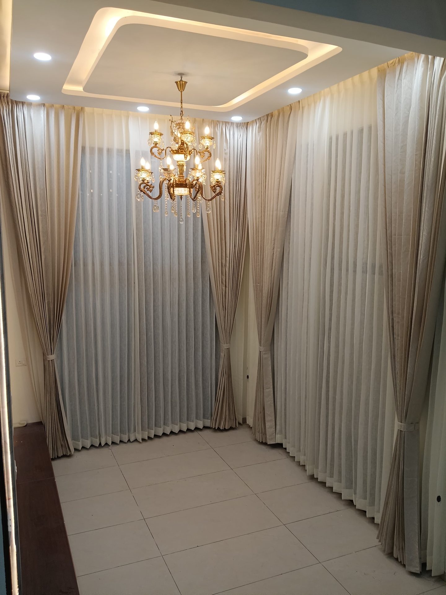 Living Room — Sheer & linen drapes